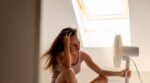 femme_devant_ventilateur