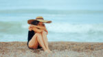 femme_triste_plage