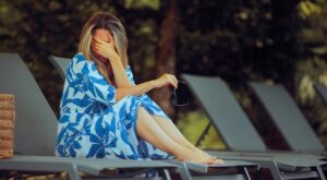 femme_triste_vacances