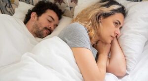 un-couple-sujet-a-la-pression-de-performance-au-lit