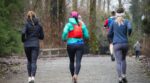 photo-vue-de-dos-de-trois-femmes-faisant-du-running